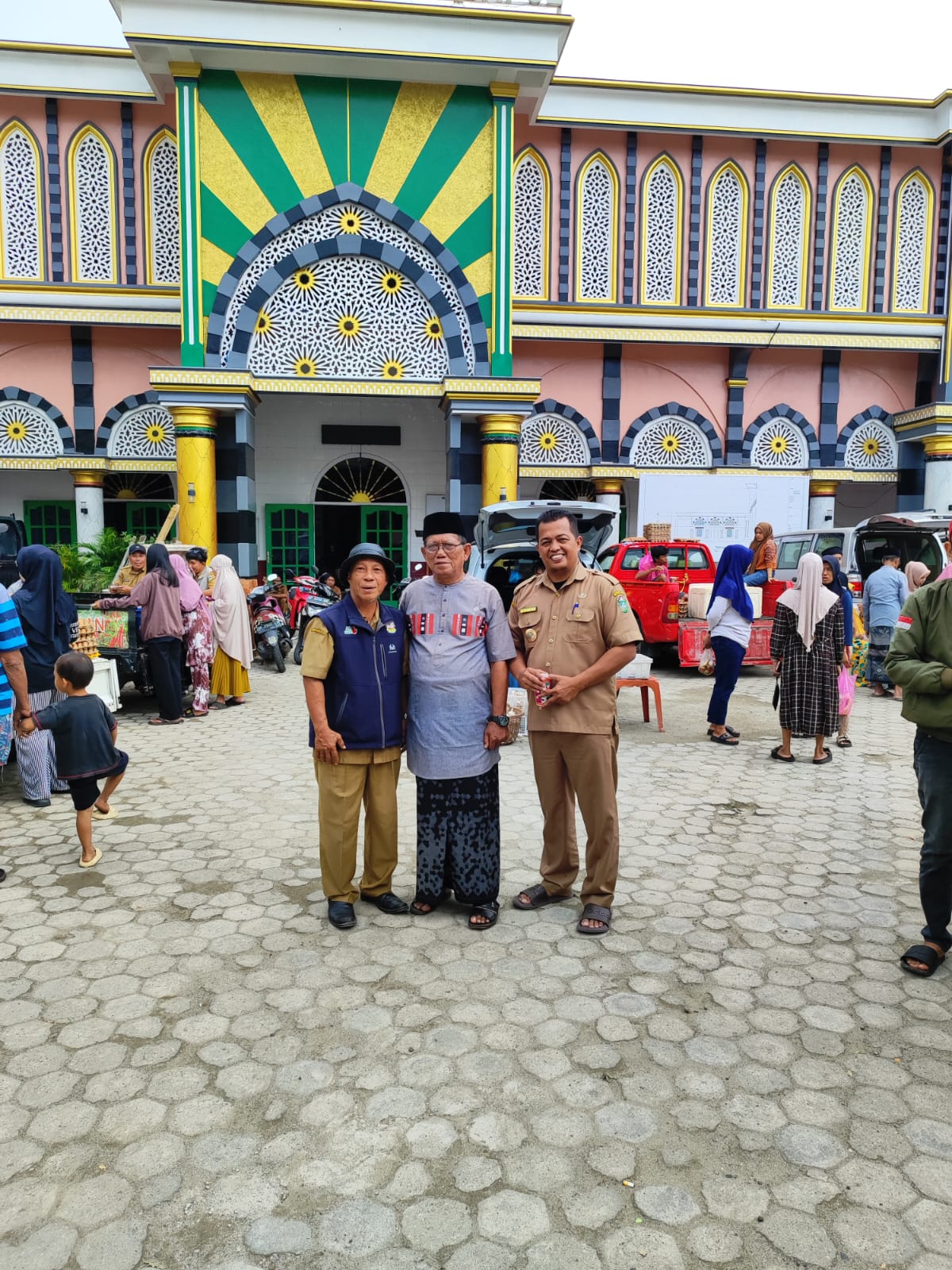 Halaman Masjid Rahmatan Disulap jadi Kios Pengendalian Inflasi