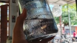 Ilustrasi minum air dingin. Sumber foto : Pare Pos.