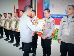 Kelola Anggaran Sempurna, Kapolda Sulsel Beri Penghagraan Satker Keuangan Polres Maros