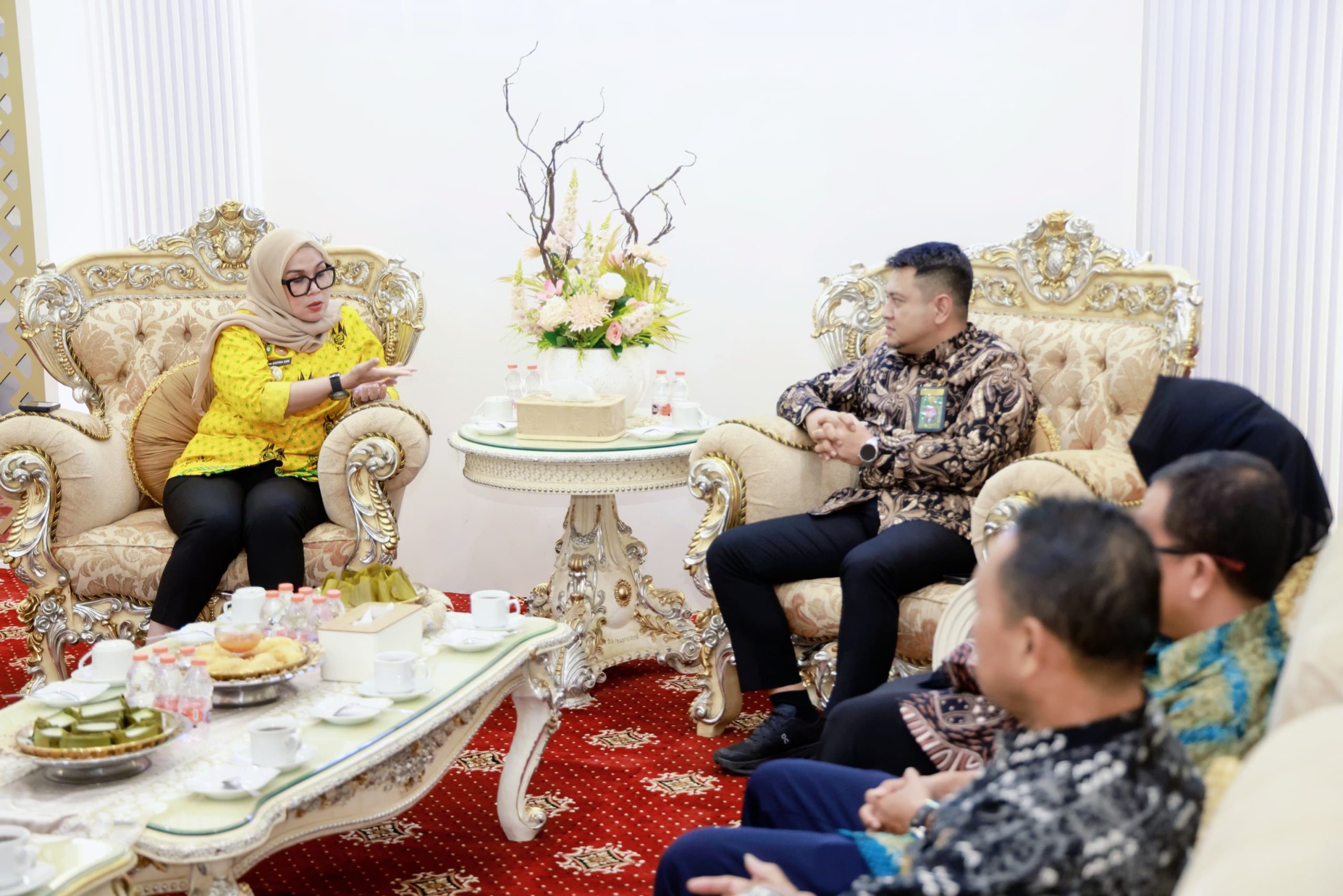 Silaturahmi Dengan Ketua Pengadilan Negeri, Andi Ina Sampaikan Program  Pemerintah Pusat di Barru - PAREPOS